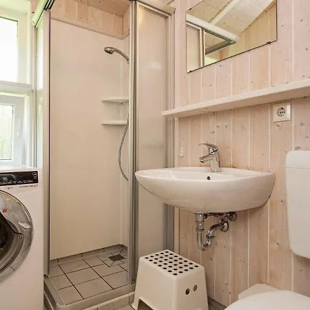Ferienhaus Five-bedroom Holiday In 1 *