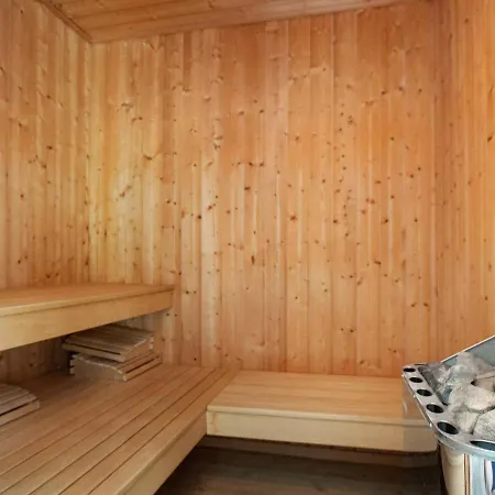 Five-bedroom Holiday In 1 Grömitz