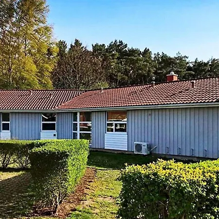 Five-bedroom Holiday In 1 Ferienhaus