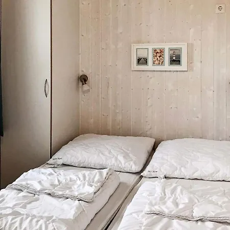 Five-bedroom Holiday In 1 *